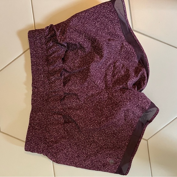 Athleta Small Printed Mesh Racer Run 4 Shorts Purple Lined - Picture 3 of 4